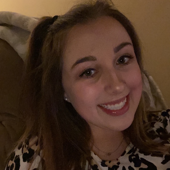 Meet your Posher, Olivia - Picture 1 of 1